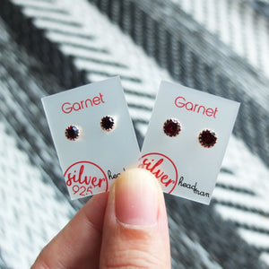 SWA COLL : ROUND GARNET SILVER STUD EARRINGS